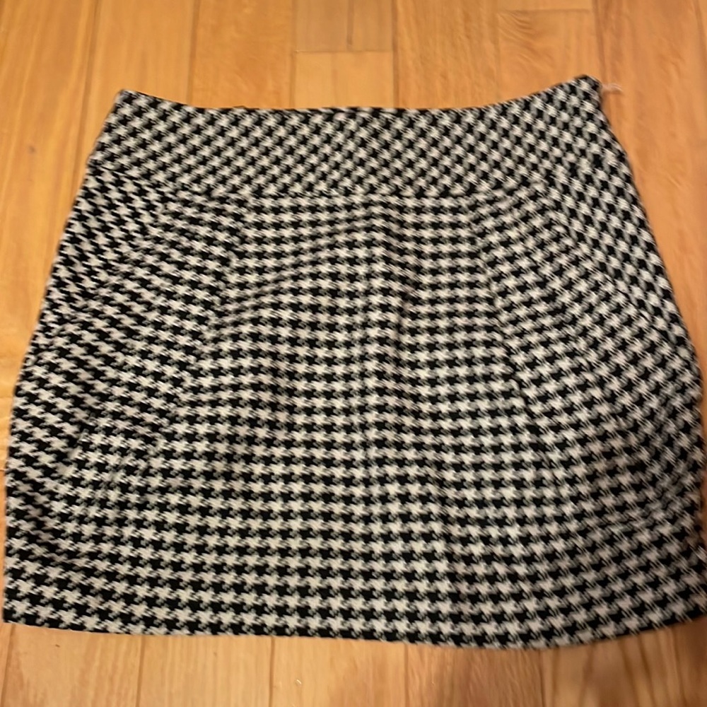 Club Monoco black and white wool mini skirt.